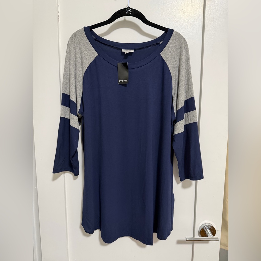 Avenue NWT Navy and Gray Raglan Baseball Shirt